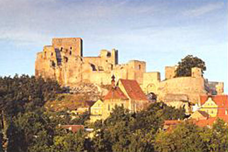 Die Burg Rabi - die Gesamtansicht